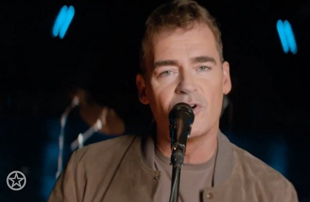 Jeroen van der Boom brengt nummer voor Fred van Leer uit